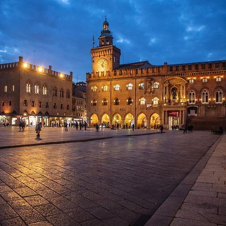 Urbanicooh Garisenda - Piazza Maggiore View Bologna Exteriör bild