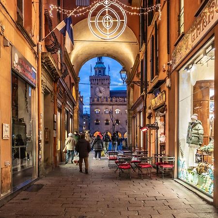 Urbanicooh Garisenda - Piazza Maggiore View Bologna Exteriör bild
