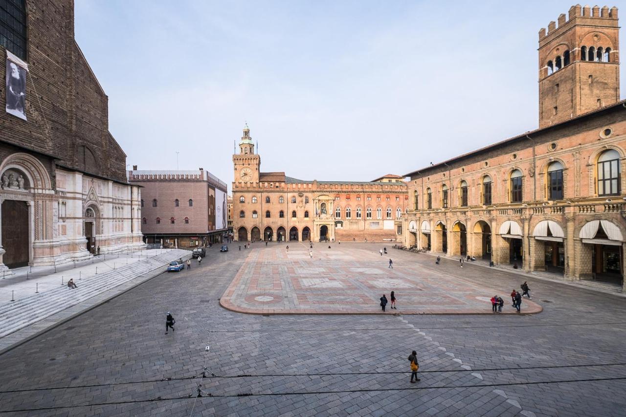 Urbanicooh Garisenda - Piazza Maggiore View Bologna Exteriör bild