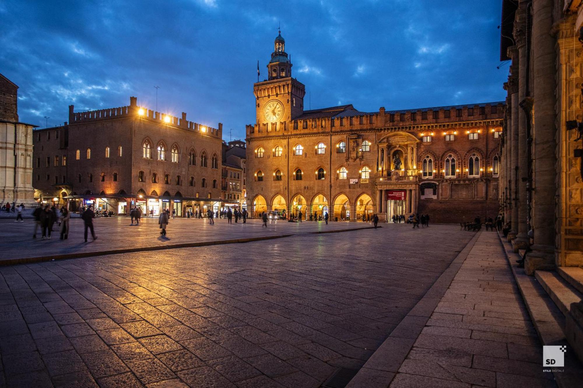 Urbanicooh Garisenda - Piazza Maggiore View Bologna Exteriör bild