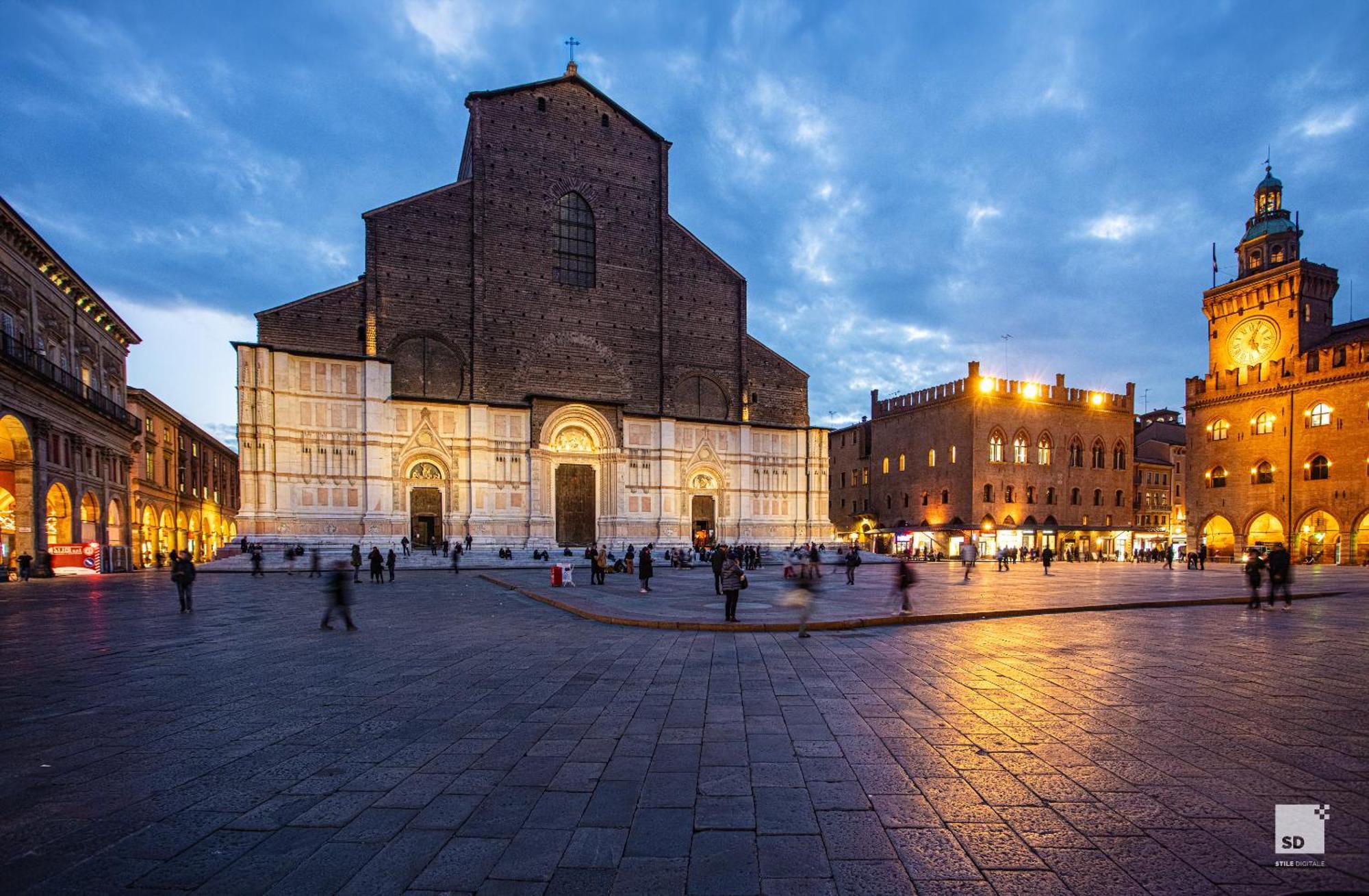 Urbanicooh Garisenda - Piazza Maggiore View Bologna Exteriör bild