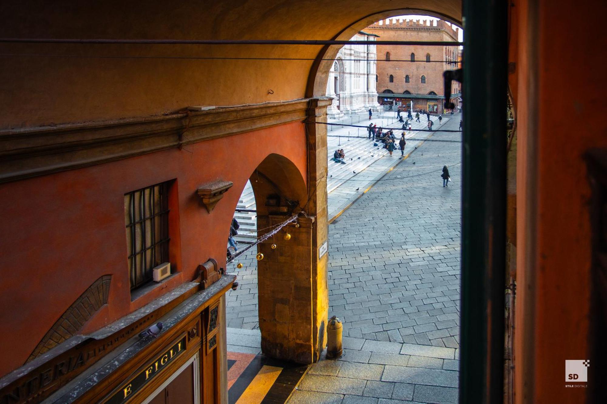 Urbanicooh Garisenda - Piazza Maggiore View Bologna Exteriör bild